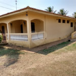 Casa Térrea com 3 dormitórios, sendo 1 suíte.