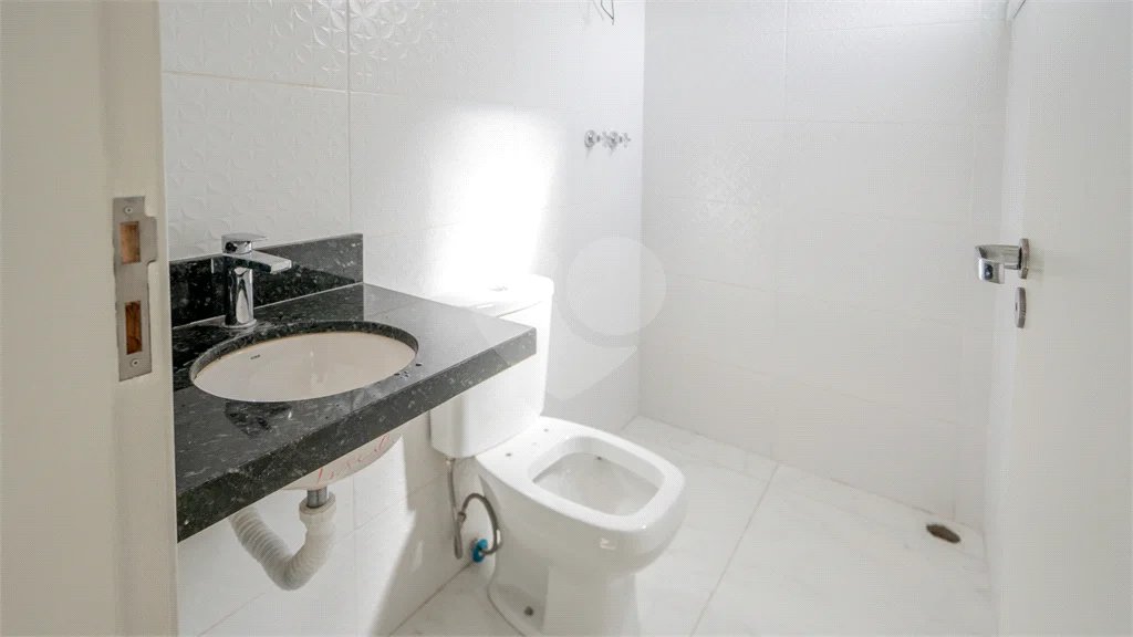 Excelente sobrado em condomínio a venda na Vila Canero