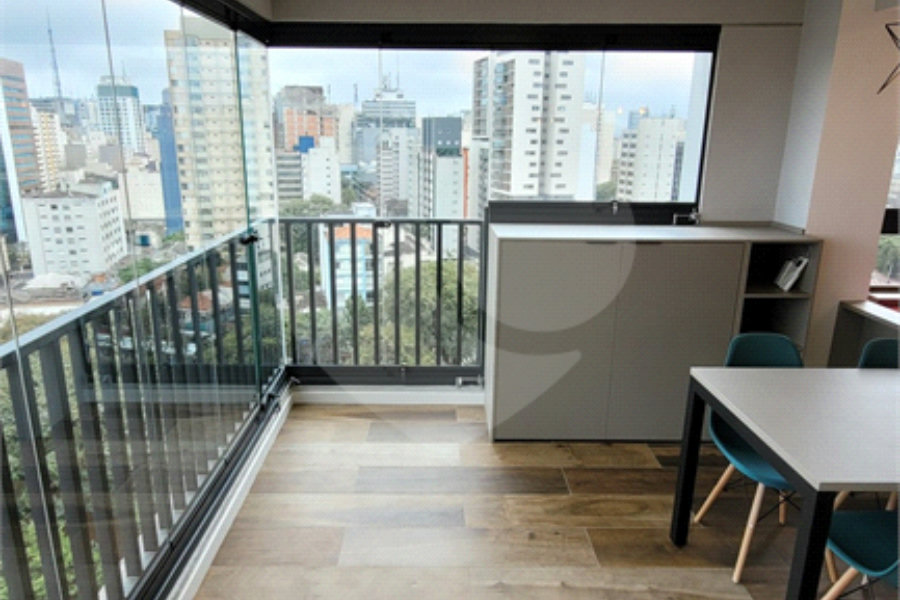 Apartamento de 2 quartos mobiliado à venda no Paraíso