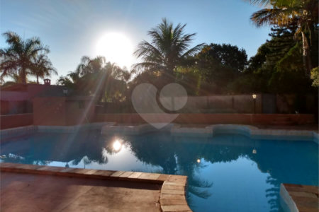 Casa Térrea com 3 dormitórios, sendo 1 suíte.