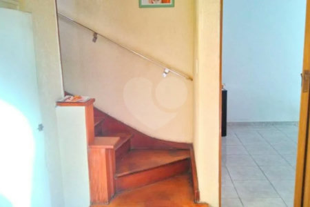 Sobrado espaçoso de esquina no bairro da Mooca!