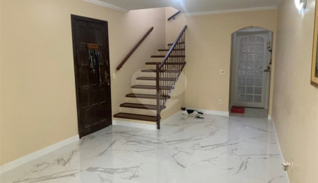 Sobrado à venda com 3 quartos, sendo 1 suíte,  em Jardim Londrina, São Paulo, SP
