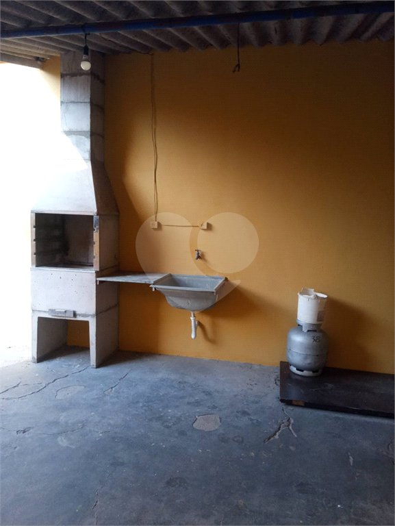 Casa térrea com salão comercial para venda no Maria Stella Fagá.
