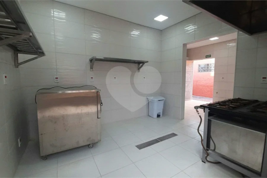 EXCELENTE CASA COMERCIAL EM ESQUINA, OPORTUNA E MAIS QUE ESPECIAL. Venha Conferir.