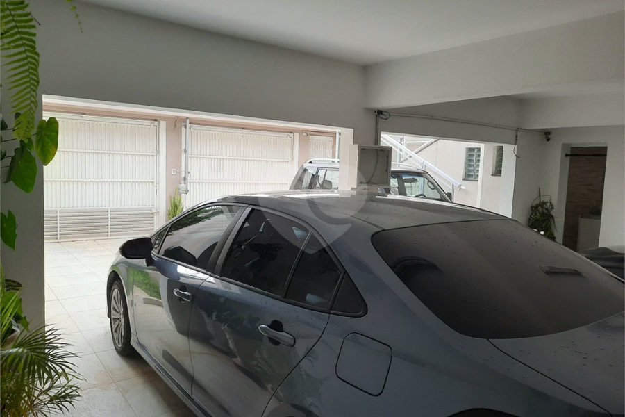 casa térrea na Vila Romana, 07 vagas de garagem, 4 quartos,, sendo 1 suíte amplo quintal.