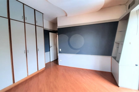 Casa Térrea à venda com 4 quartos, sendo 2 suítes, em Chácara Monte Alegre, São Paulo, SP