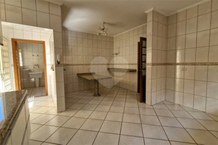 Casa sofisticada à venda em bairro nobre de Atibaia | 3 dormitórios | 408 m²