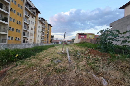 Terreno no Jd. Gibertoni, próximo ao SESC e ao Shopping