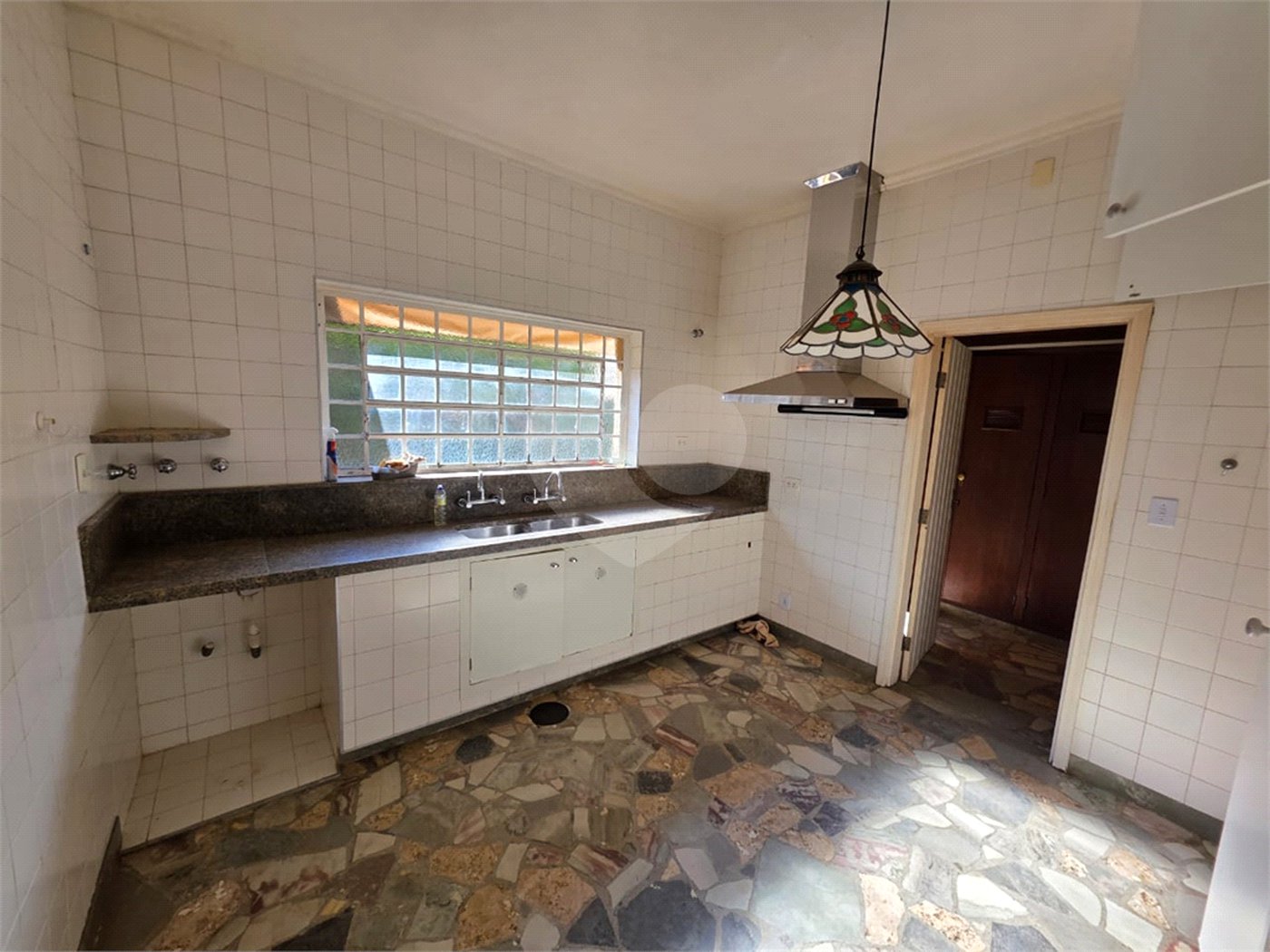 Casa Térrea 5 quartos bem localizada com piscina.