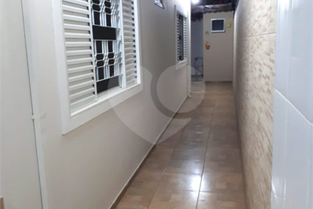 Casa térrea no Jardim Hikari para venda.