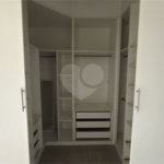 Apartamento de 155 m² com 4 dormitórios, varanda e 2 vagas de garagem. Condomínio com piscinas adulto, infantil e aquecida, lazer e portaria 24 horas.