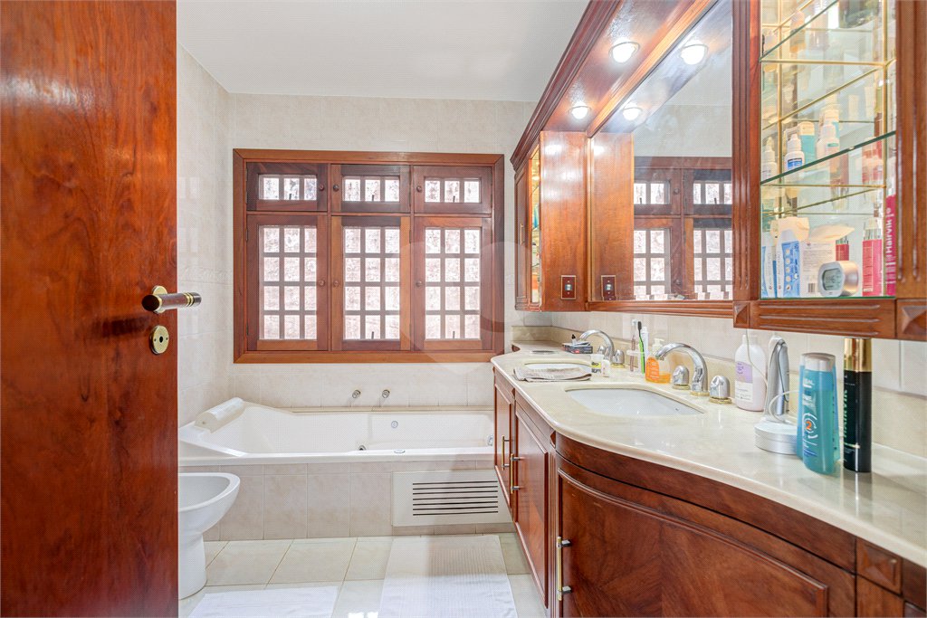Casa à venda com 3 suítes no condomínio Canumá, São Paulo - SP