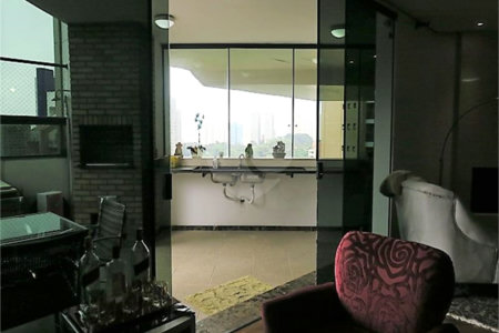 APARTAMENTO UM POR ANDAR!