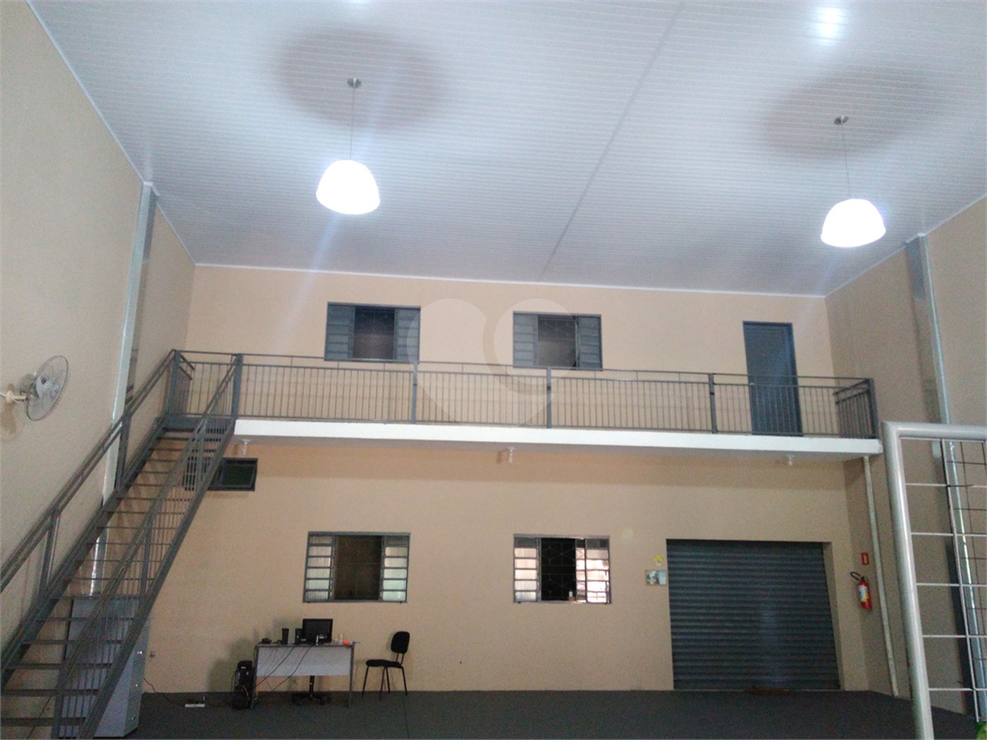 Galpão Comercial.