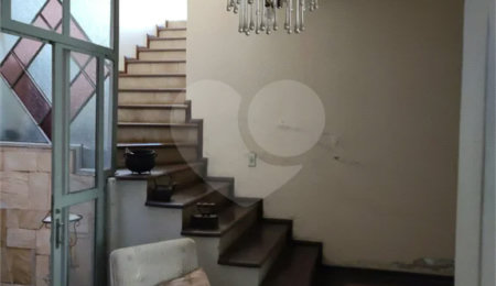 Casa para alugar com 7 quartos, sendo 1 suíte,  em Jardim Centenário, Poços de Caldas, MG