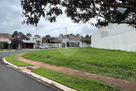 Lote de esquina à venda no Condomínio Faixa Azul