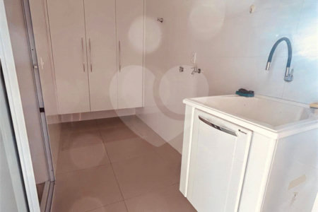 Casa à venda com 3 quartos, sendo 3 suítes, no condomínio Village Damha III, São Carlos - SP