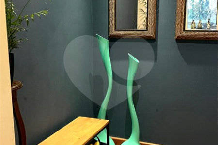 Apartamento na Vila Mariana de 200m2 com 4 dorms, 5 banheiros, 3 suítes, 4 vagas. Estuda permuta.
