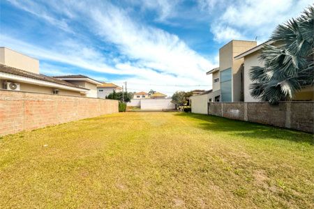 Terreno com 494m2 á venda, no condomínio Damha II, em São Carlos.