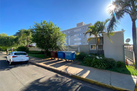Apartamento no Condomínio Monte Nevada.