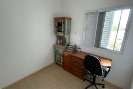 Apartamento no Condomínio Parque dos Manacás.