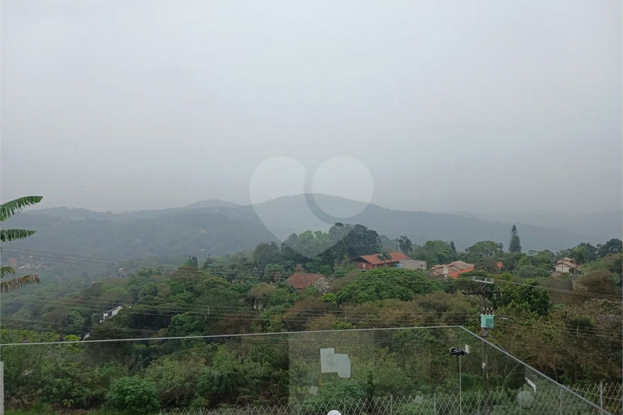Sobrado à venda com 3 suítes em Roseira, Mairiporã, SP