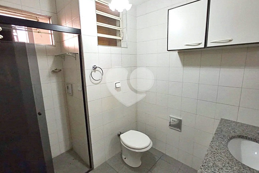 Casa Santa Teresinha | 4 Suítes | 280m² | 3 Vagas | Excelente Localização