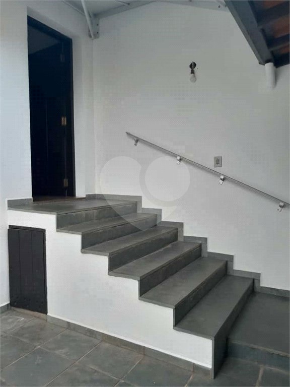 Linda casa para venda / Locação em bairro nobre
