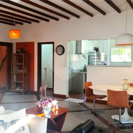 Casa à venda com 3 suítes no condomínio Vale da Santa Fé, Vinhedo - SP