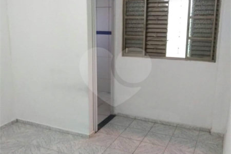 Casa térrea no Loteamento Habitacional São Carlos 1, sendo 3 Dormitórios e 1 suíte