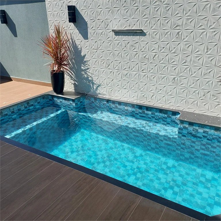 Casa térrea em condomínio fechado com 3 dormitórios sendo 1 suíte em Piracicaba-SP.