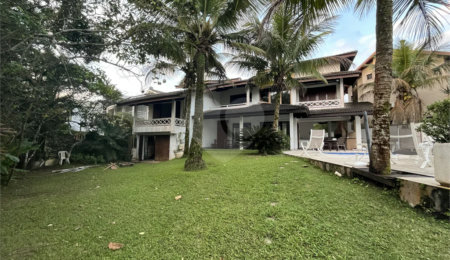 Casa à venda com 4 quartos, sendo 3 suítes,  em Costa do Sol, Bertioga, SP