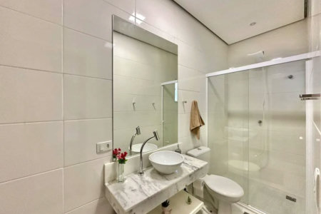 Magnífica Casa Contemporânea na Fazendinha - 4dorms | 3 Suites | Gourmet, piscina, lareira, hóspedes, escritório! Muito Verde e Tranquilidade em um dos melhores condominios da Região .