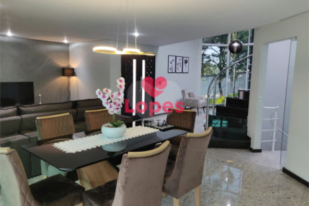 CASA A VENDA COM 380M², 3 DORMITORIOS,3 SUITES, 6 VAGAS - JARDIM COLEGINHO - JACAREI/SP.