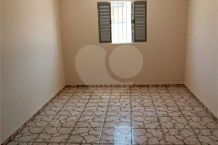 4 casas independentes em terreno de 245m² , à venda no Jardim Soares em Guainazes.