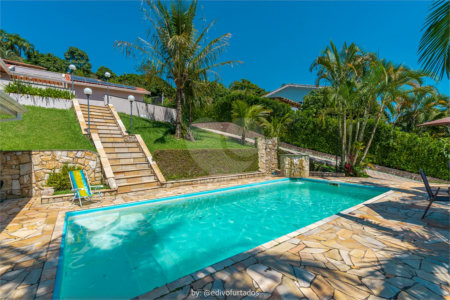 Casa à venda com 4 suítes no condomínio Vale da Santa Fé, Vinhedo - SP