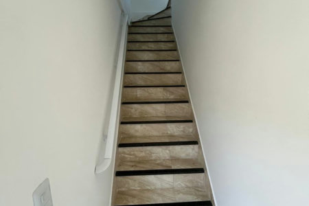 Duplex à venda com 2 quartos, sendo 1 suíte, apenas 400m Mar
