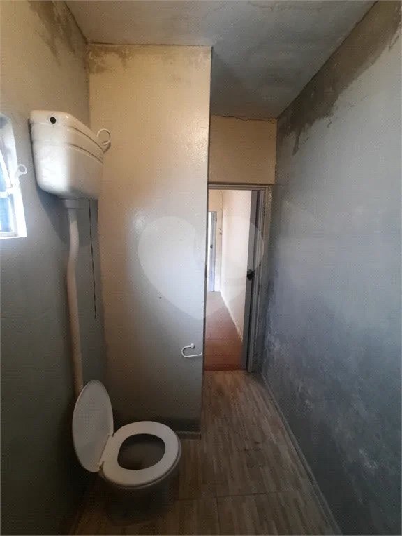 Jardim Morada do Sol- casa de vila- frente- sem vaga de garagem,(garagem pra moto,) - 1 dormitório, wc, cozinha, lavanderia - R$ 1000,00- com iptu- aceita 03 caução, fiador, 08 titulo de capitalização, obs - água e energia compartilhada, Ótima localização, próxima ao distrito i