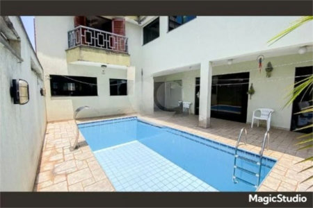 Casa com 540m² , 5 dormitórios , sendo 4 suítes , 10 vagas , à venda no bairro Jardim , em Santo André