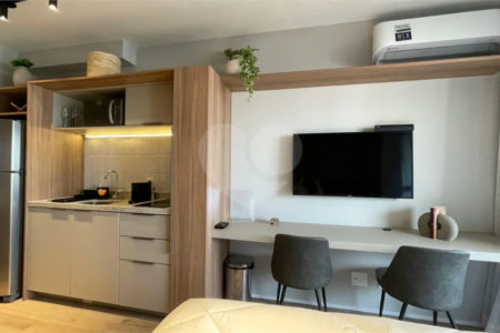 Apartamento mobiliado no Planalto Paulista com 1 dormitório e varanda.