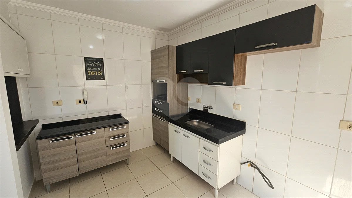 Apartamento Locação Condomínio Anguri com 02 dormitórios com Ar e Sacada