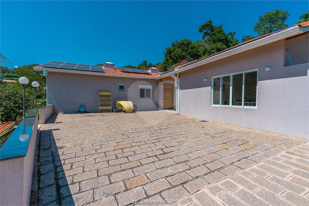 Casa à venda com 4 suítes no condomínio Vale da Santa Fé, Vinhedo - SP