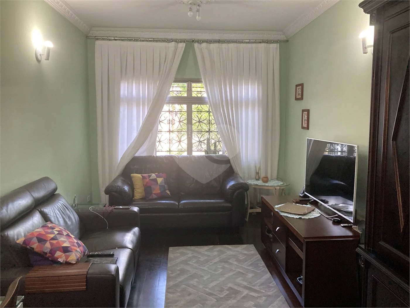 Casa com 4 dormitórios na Saúde.