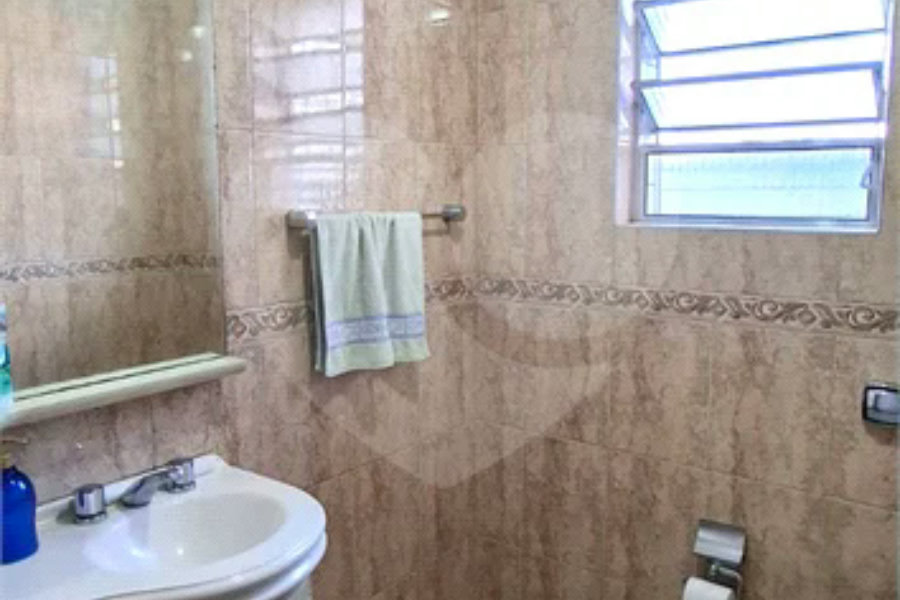Excelente Sobrado eom ótima localização. Venha fazer uma visita.