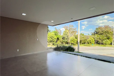 Indaiatuba - Condomínio Milano - Sobrado - 350 m² de terreno - 240 m² de área construída - 4 vagas de garagem, sendo 2 cobertas - Salas de estar e jantar integradas - 3 suítes com closet e varanda no pavimento superior - Escritório no térreo - Espaço gourmet com churrasqueira - Banheiro externo