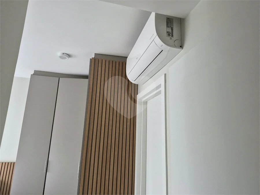 Oportunidade na Vila Leopoldina!! Apartamento com dois dormitórios, sendo uma suíte, dois banheiros, e com duas vagas.