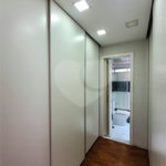 Apartamento de 143m² com 3 dormitórios e 2 vagas de garagem.