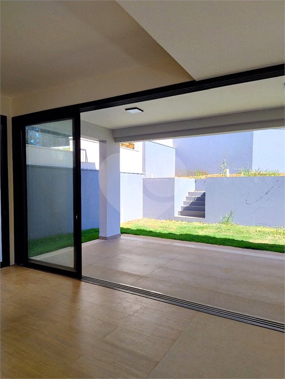 Casa a venda no condomínio Faber III