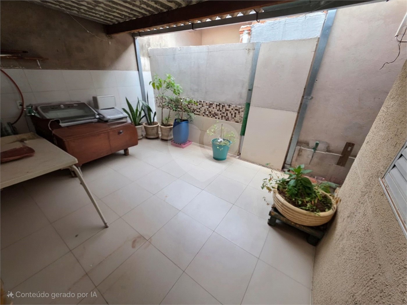 Casa com edícula no Abdelnur.
