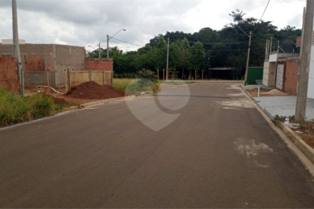 Lote no Jardim do Bosque, aceita financiamento ou aquisição de terreno e construção .